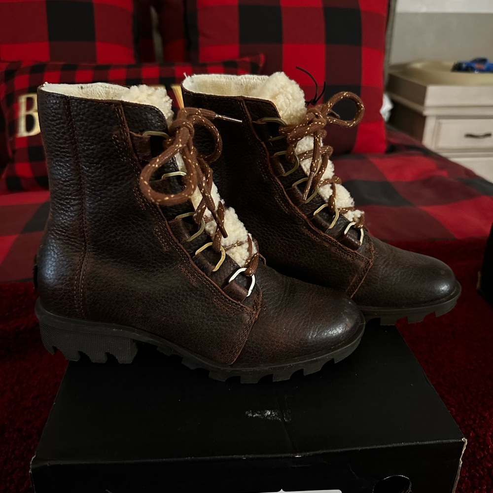 Sorel Phoenix Dark Brown Leather Boots with Shearling - Picture 2 of 8